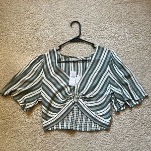 AE green and white crop top. Size medium. NWT